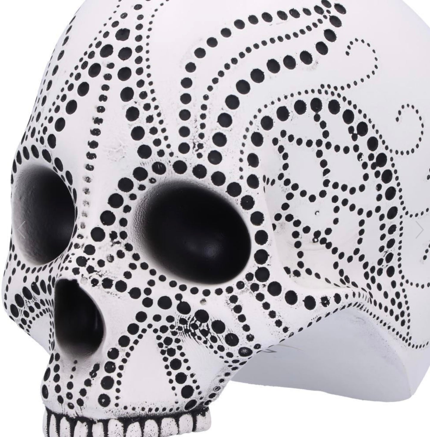 Pointillist skull figurine (Large) 13.8cm